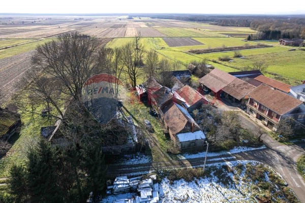 Seosko imanje  Bratina, Kupinec