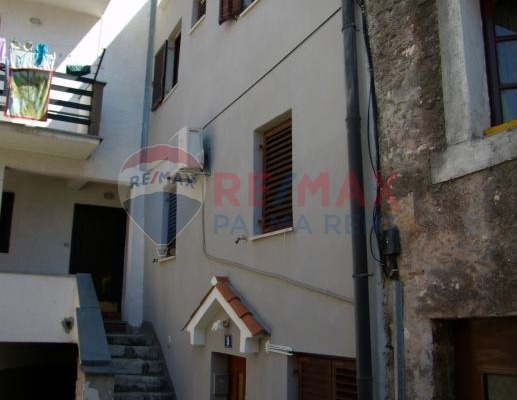 Tisno otok Murter, potpuno komforna kuća za odmor u staroj jezgri