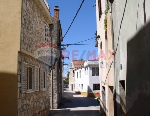 Tisno otok Murter, potpuno komforna kuća za odmor u staroj jezgri