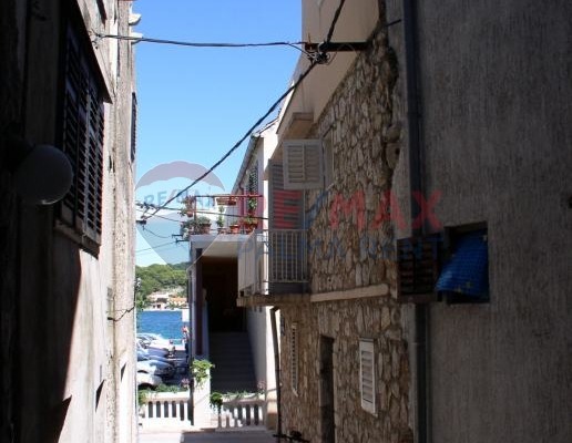 Tisno otok Murter, potpuno komforna kuća za odmor u staroj jezgri